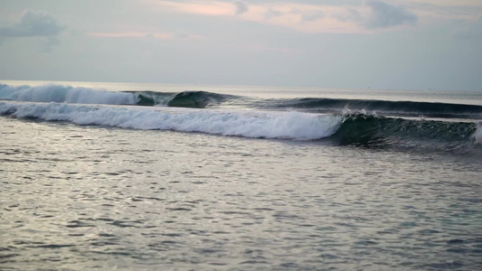 海中的波浪视频