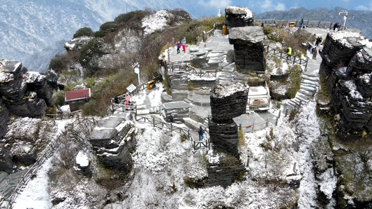 航拍贵州梵净山蘑菇石雪景视频