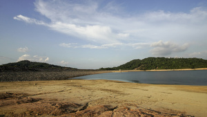 黄土的排水湖延时9秒视频