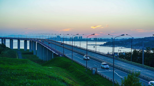 城市风景随着俄罗斯大桥的走向而消逝乌鲁西亚州维拉迪沃斯视频