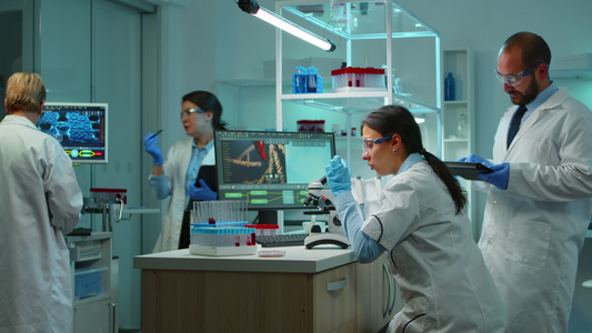生物化学组团队的科学家们开发药物视频