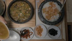 在餐厅里有韩国人吃饭29秒视频