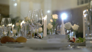 盛宴晚宴或婚礼庆典上装饰的桌子7秒视频