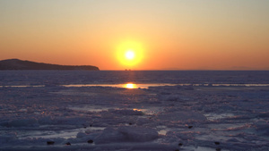 海面冰冷的日落风景如日落46秒视频