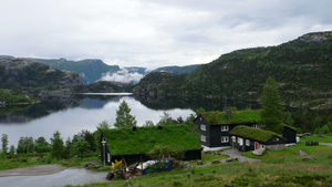 北欧挪威沿湖小镇8秒视频