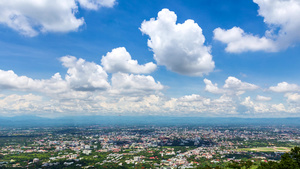 泰国清迈城市景观的地标高视点4K时间流逝向下倾斜9秒视频