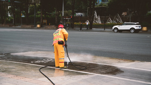 深圳街头清洗公共道路的清洁工4K11秒视频