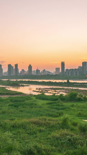 古都咸阳渭河城市生态湿地日落西咸新区日落过渡镜头9秒视频