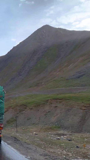 青藏公路堵车视频旅游目的地72秒视频