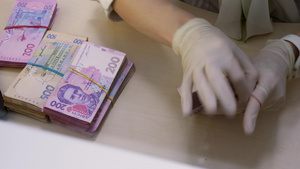 乌克兰格里夫纳货币兑换银行30秒视频