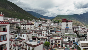 4K四川省甘孜藏族自治州噶丹桑披罗布岭寺21秒视频