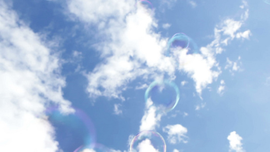 天空中的气泡视频