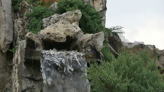 喷泉喷洒瀑布慢速运动视频