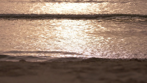 蓝海日落时的波浪7秒视频