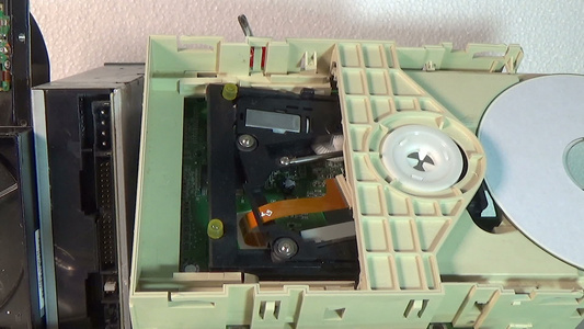 旧沙塔硬盘驱动器和驱动器cd已拆卸视频