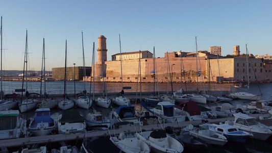 清晨的欧洲古老码头高清实拍视频素材[晨光熹微]视频