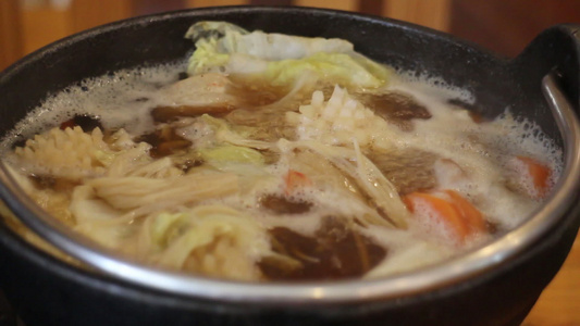 沙布锅煮饭吃近身的食物视频