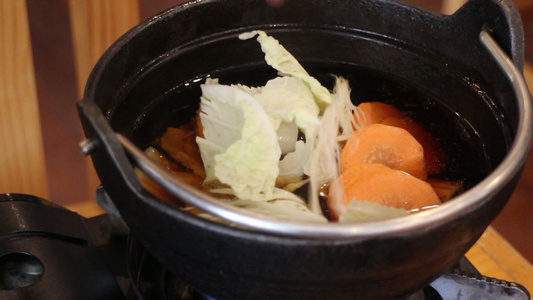 沙布烤蔬菜煎锅吃食物视频