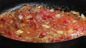 炸番茄和洋葱在煎锅里有特景33秒视频