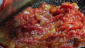 炸番茄和洋葱在煎锅里有特景29秒视频