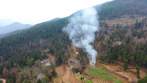 4K实拍农村污染秸秆燃烧视频素材40秒视频