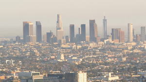 美国加利福尼亚州洛杉矶烟雾中的大都市高层摩天大楼空气12秒视频