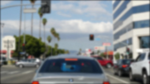 在美国加利福尼亚州洛杉矶市中心的街道上行驶从汽车通过8秒视频