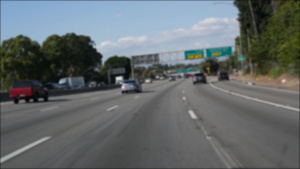 在美国加利福尼亚州洛杉矶的城际高速公路上行驶16秒视频