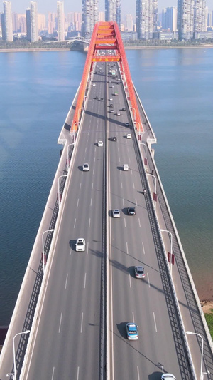 长沙城市桥梁福元路大桥城市交通车流航拍82秒视频