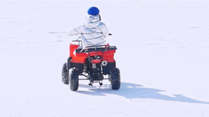 冬季冰雪骑行摩托14秒视频