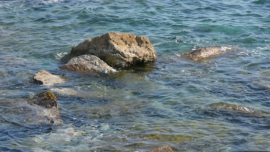 海中的岩石视频