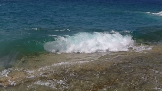 海浪在岸边2视频