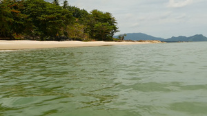 白色的沙质海岸和平静的蓝色大海田园诗般的热带天堂异国情调13秒视频