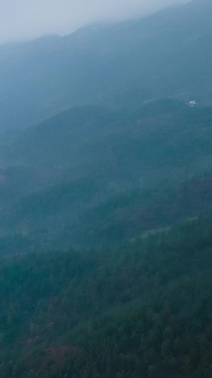 航拍延时春雨绵绵大山深处山间云雾缭绕最美乡村8秒视频