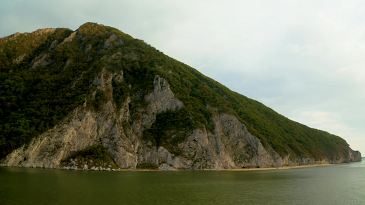 看着姊妹山的海景Nakhodka俄罗斯视频
