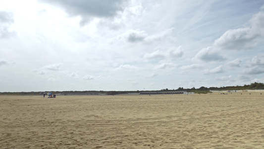 沙沙沙滩和天空全景视频