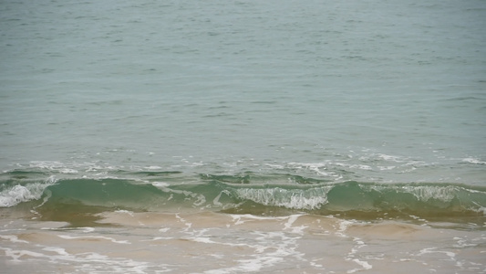 沙滩上的海浪视频