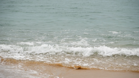 沙滩上的海浪视频