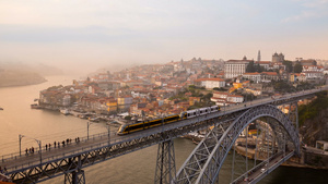 葡萄牙波尔图桥梁和都市风景的地铁30秒视频