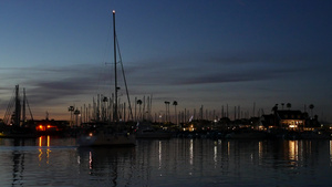 暮色中的帆船桅杆美国加利福尼亚州16秒视频