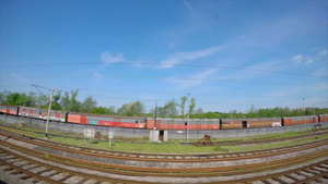 火车和火车站月台19秒视频