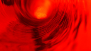 红色液体催眠环水色漩涡转动冥想11秒视频