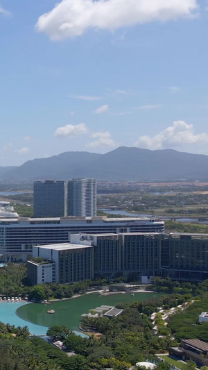 三亚景区海边城市建筑蓝天白云天际线64秒视频