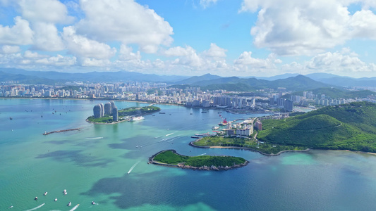 高视角航拍蓝天白云鸟瞰海南三亚三亚湾凤凰岛全景视频