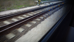 乘火车旅行快速移动铁路16秒视频