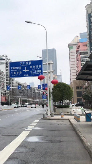 武汉封城街头运输疫情救援物质卡车众志成城15秒视频