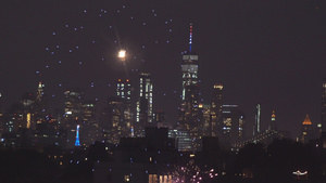 曼哈顿布鲁克林大桥的烟花和星空在黄昏的烟火纽约市纽约市30秒视频