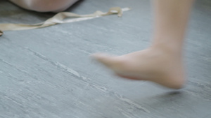 穿上芭蕾舞鞋的女孩10秒视频