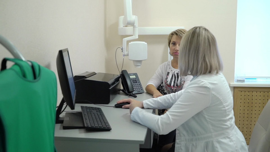 牙科X光扫描仪和病人视频