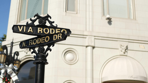 世界著名的罗迪欧大道标志十字街标志比佛利山庄的十字路口14秒视频